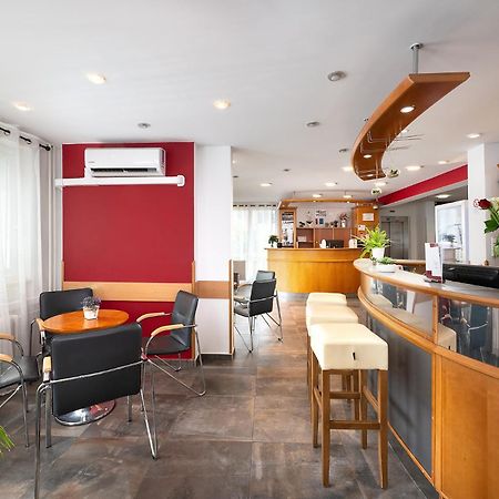 Hotel Plus Bratislava Ngoại thất bức ảnh