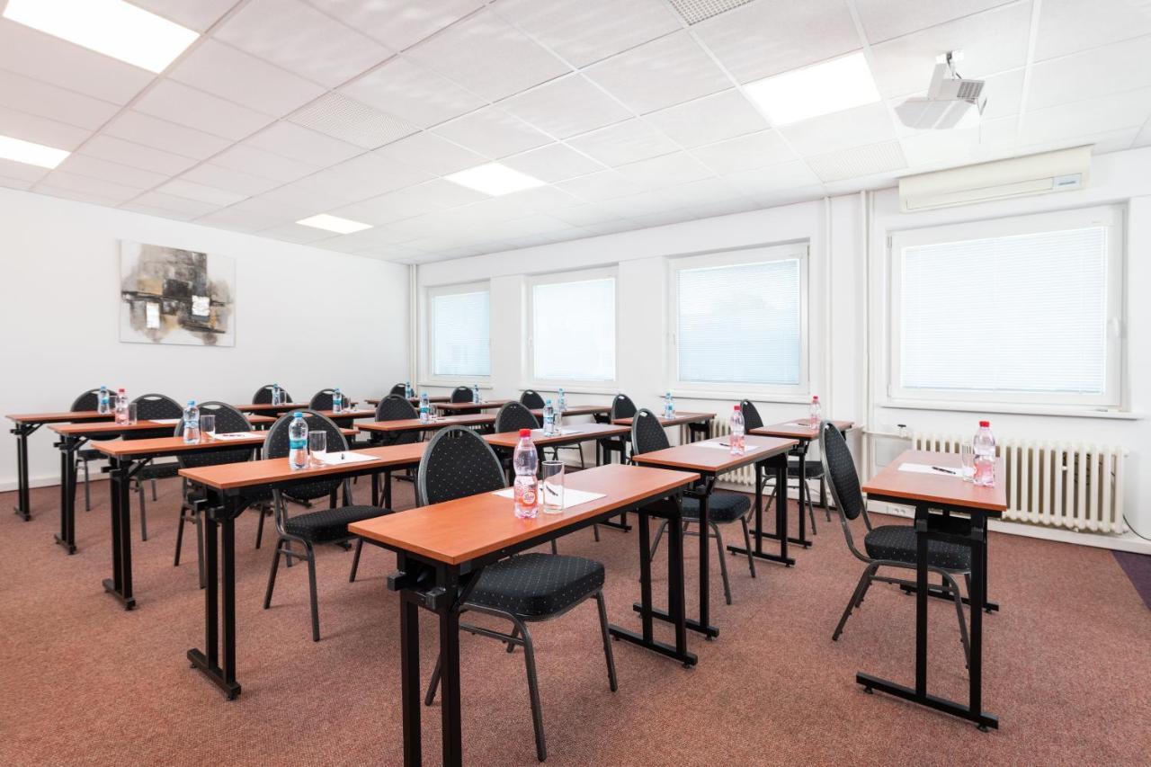 Hotel Plus Bratislava Ngoại thất bức ảnh