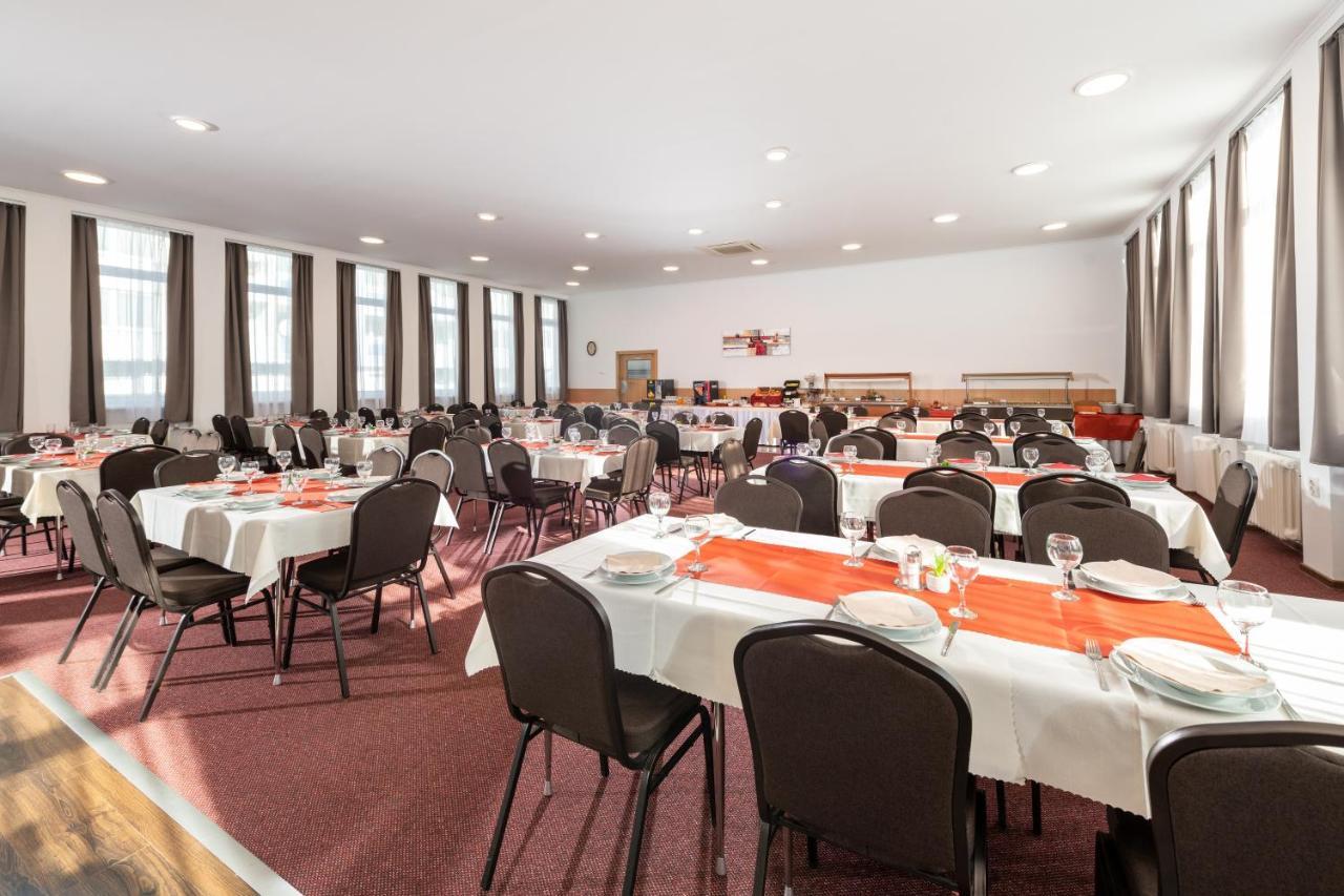 Hotel Plus Bratislava Ngoại thất bức ảnh