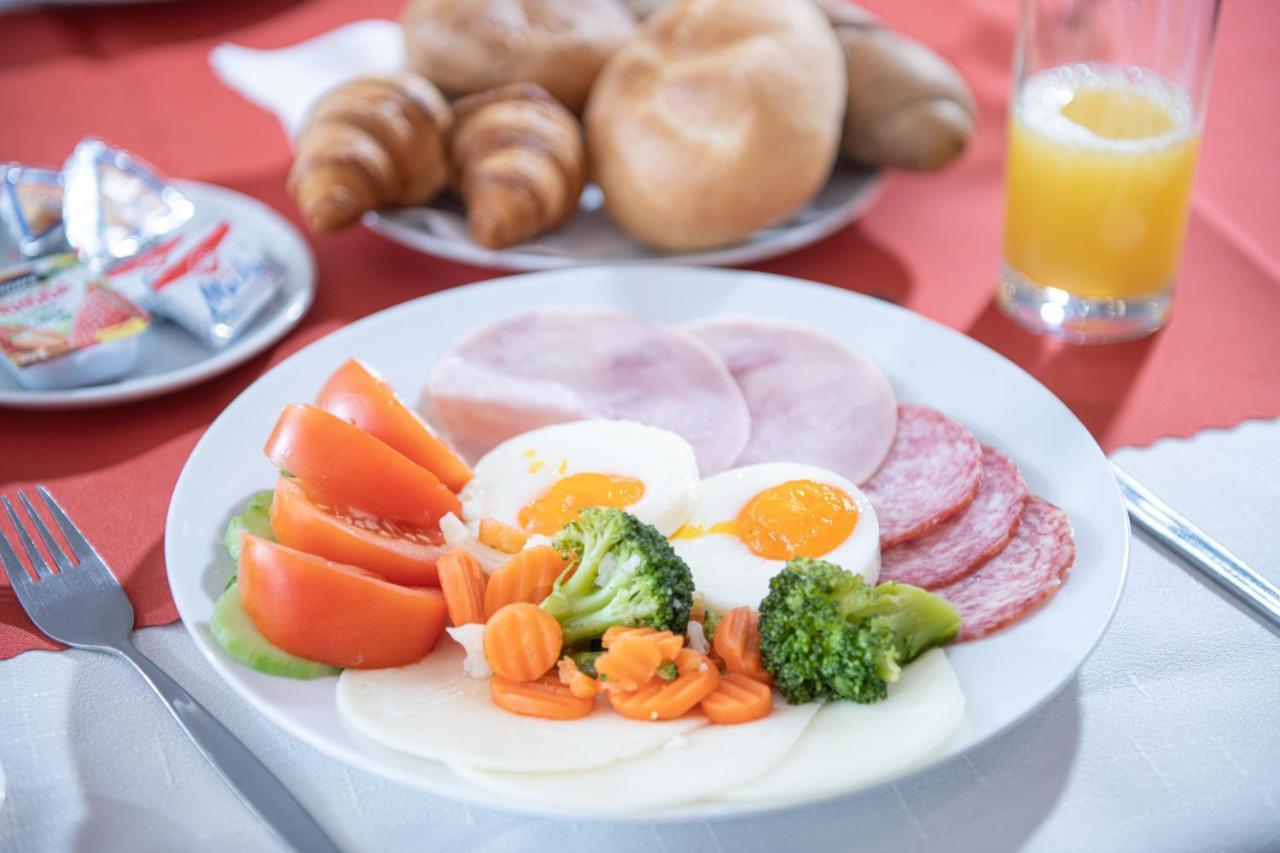 Hotel Plus Bratislava Ngoại thất bức ảnh