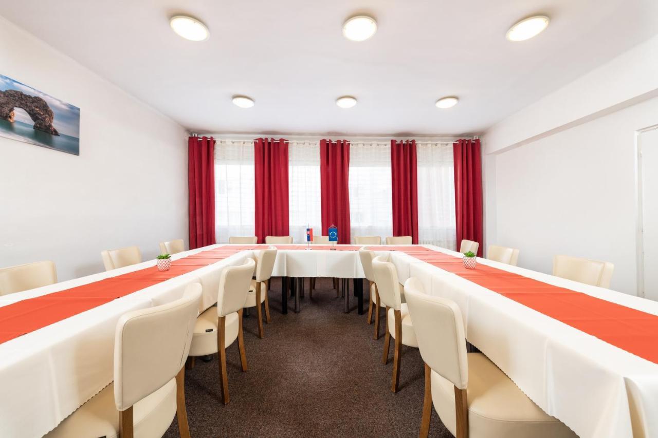 Hotel Plus Bratislava Ngoại thất bức ảnh