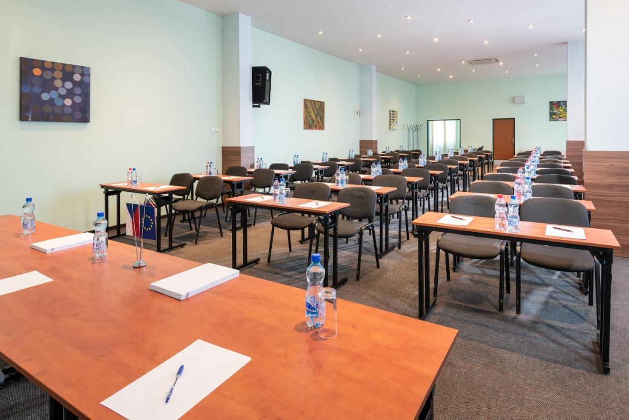 Hotel Plus Bratislava Ngoại thất bức ảnh