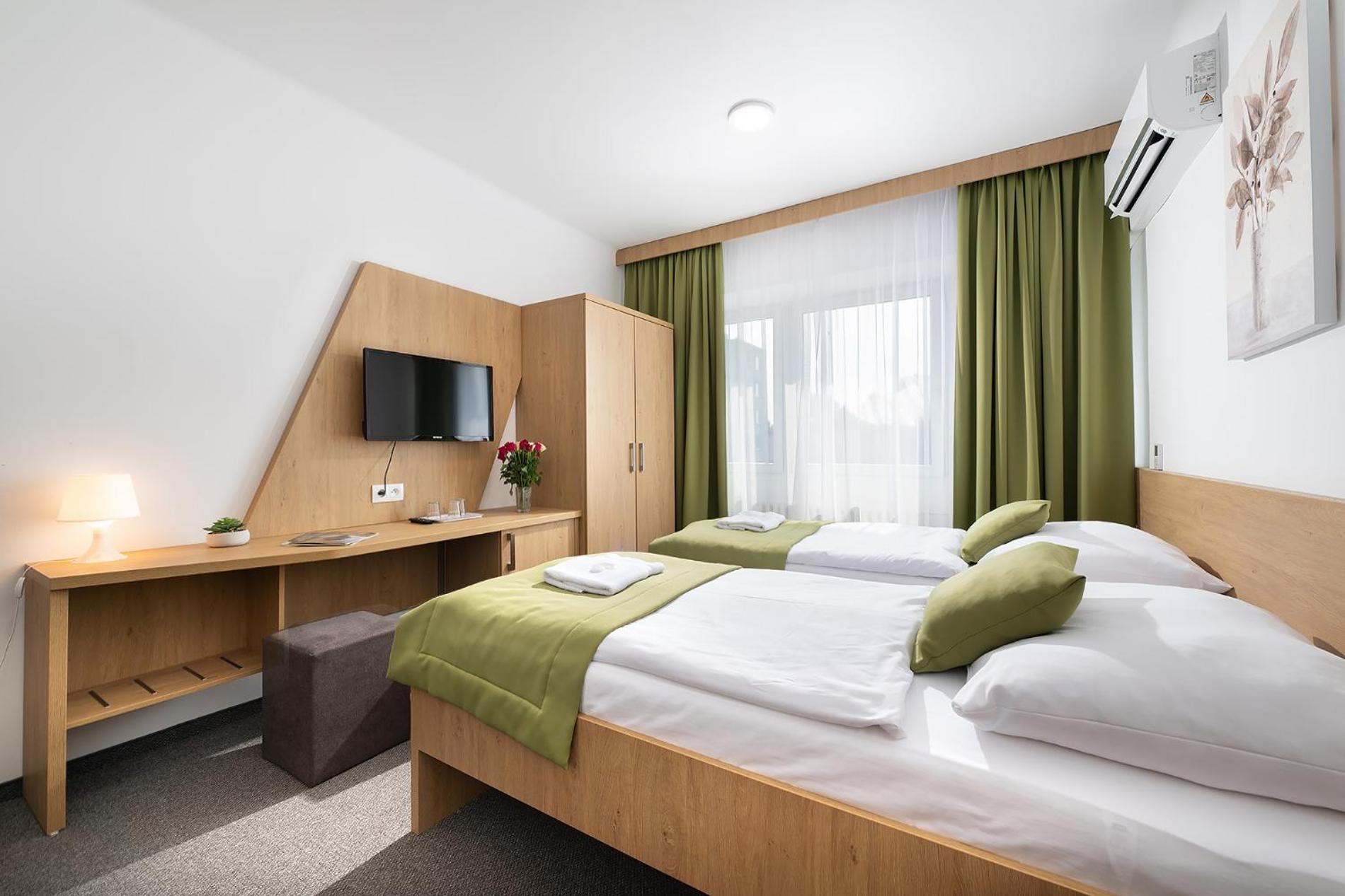 Hotel Plus Bratislava Ngoại thất bức ảnh