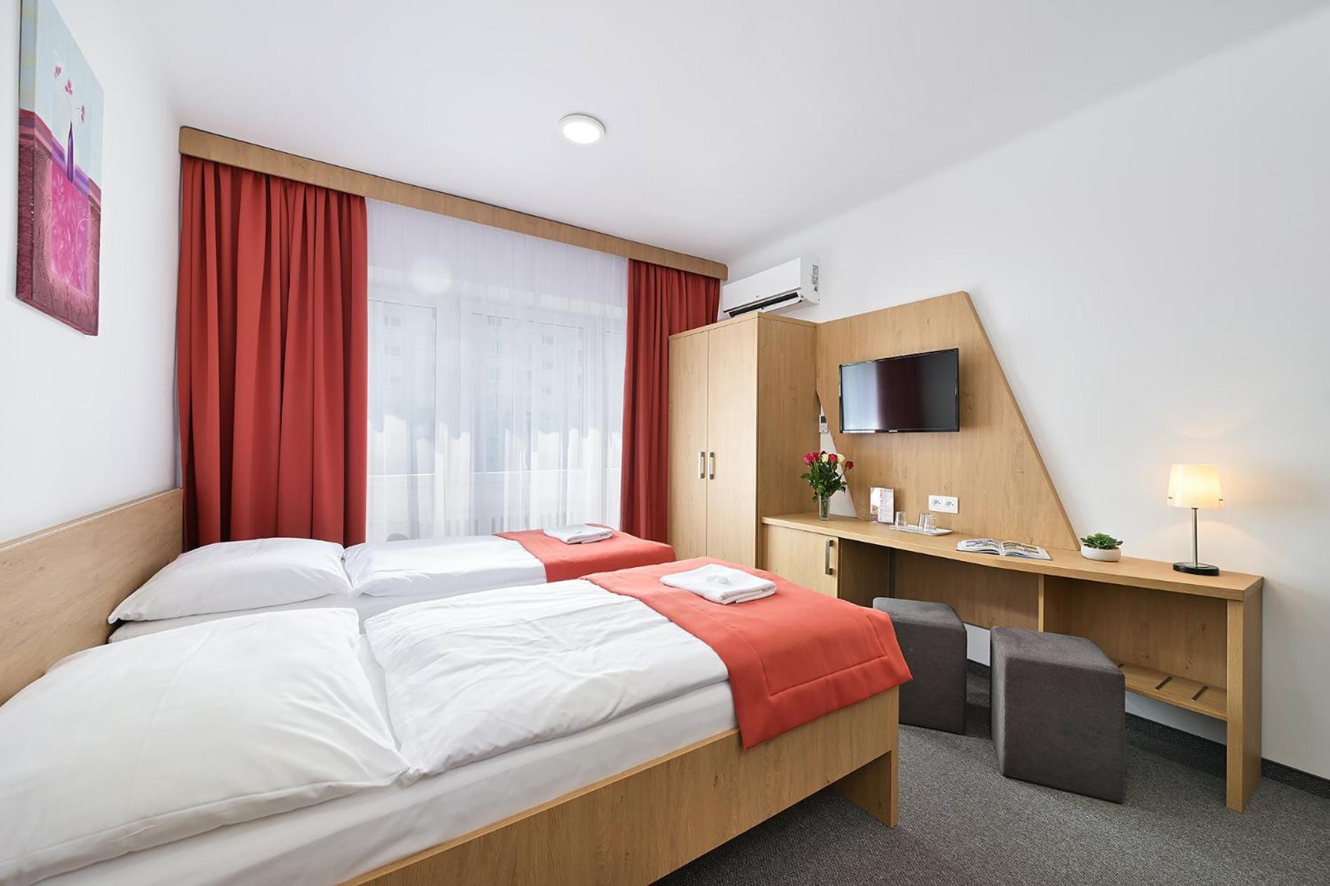 Hotel Plus Bratislava Ngoại thất bức ảnh