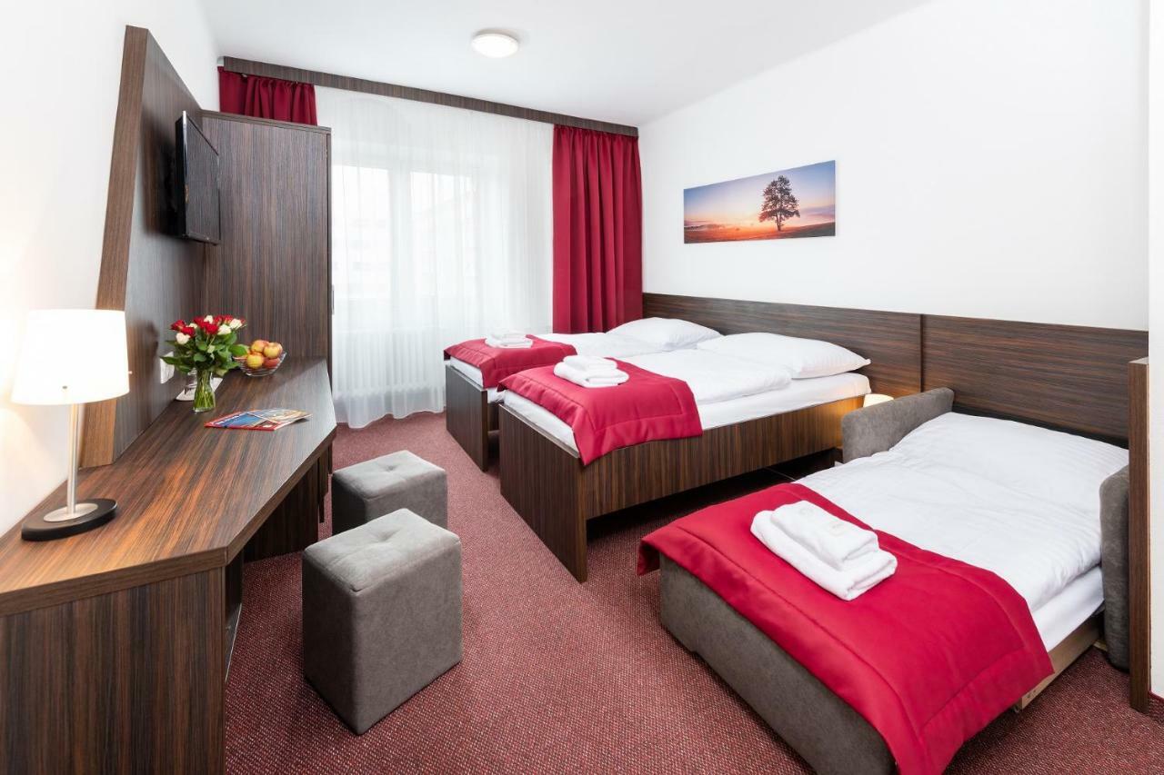 Hotel Plus Bratislava Ngoại thất bức ảnh